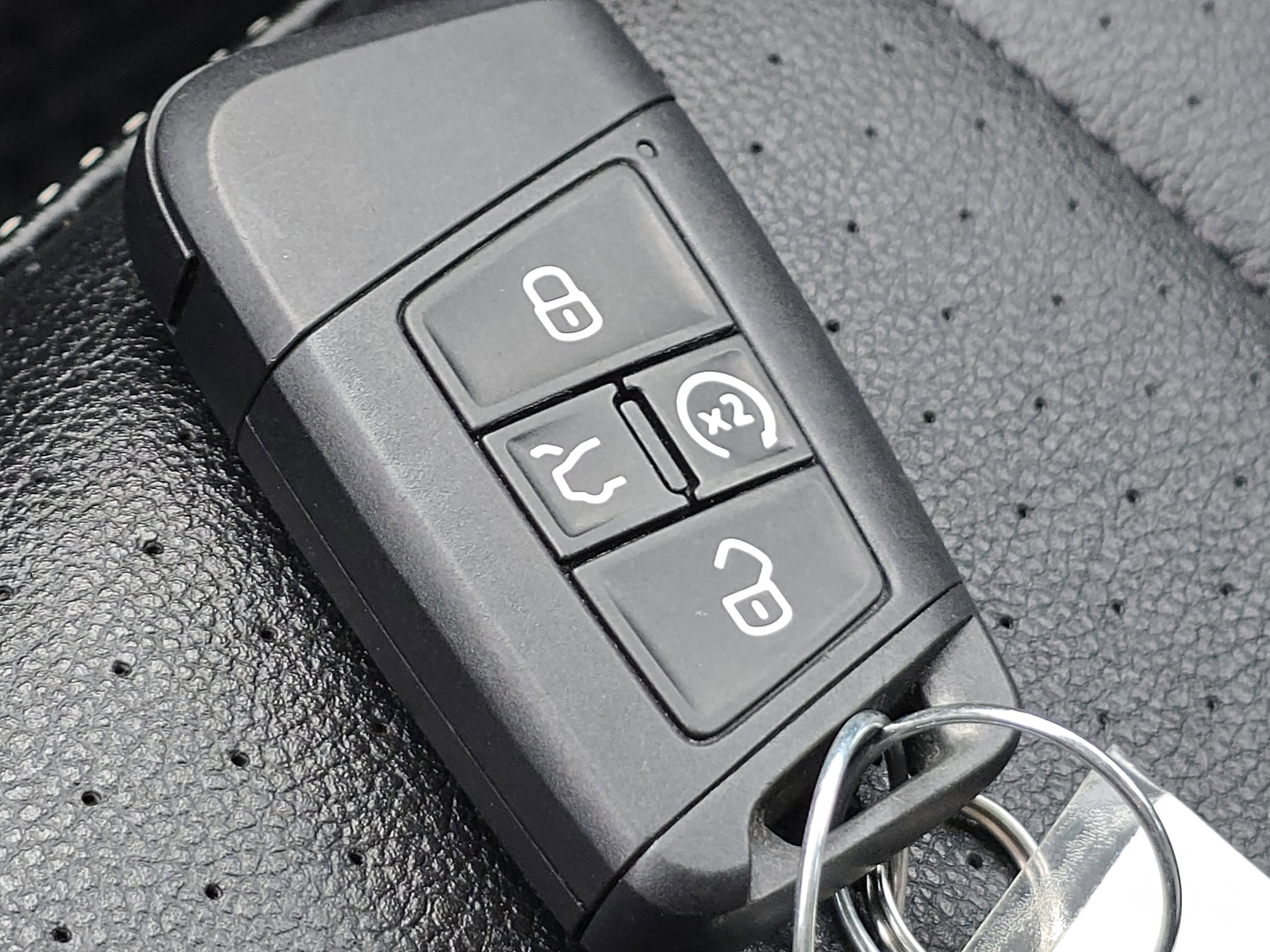 Certified 2022 Volkswagen Tiguan SE image 33