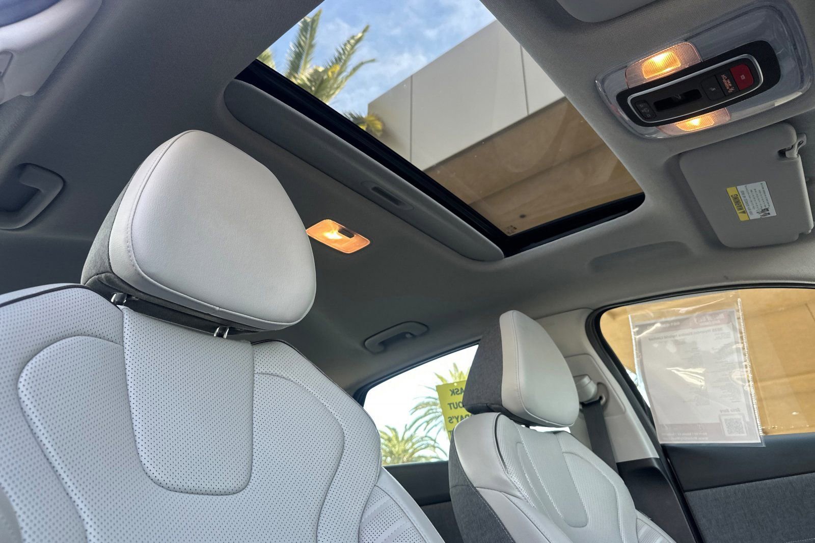 Used 2025 Hyundai Elantra Limited image 17