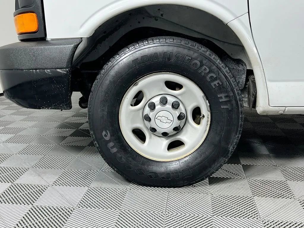 Used 2015 Chevrolet Express 2500 image 26