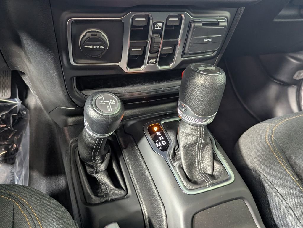 Used 2025 Jeep Wrangler Unlimited Sahara AWD/4WD image 21