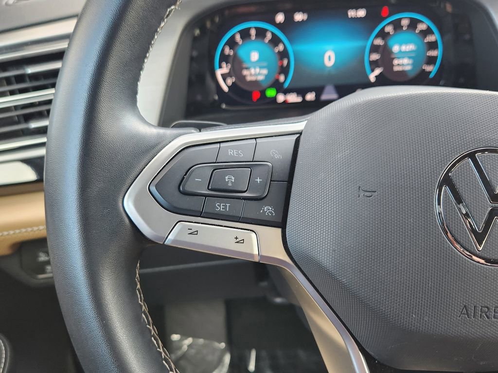 Used 2025 Volkswagen Atlas Cross Sport SE image 17