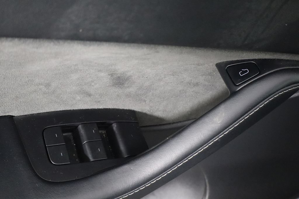 Used 2022 Tesla Model Y Long Range AWD/4WD image 18