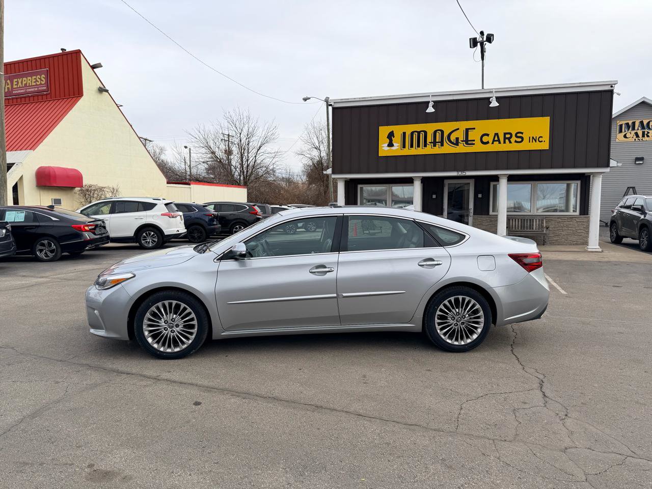 Used 2016 Toyota Avalon Limited image 12