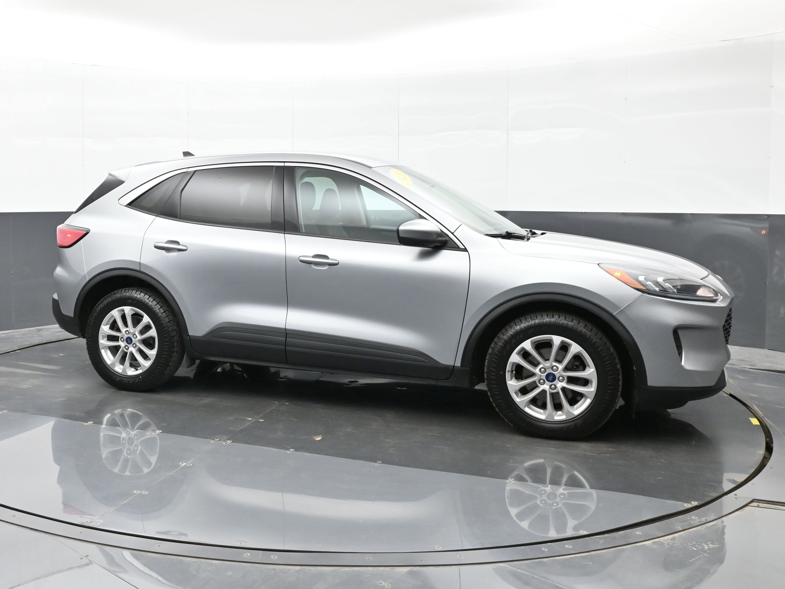 Used 2021 Ford Escape SE image 5