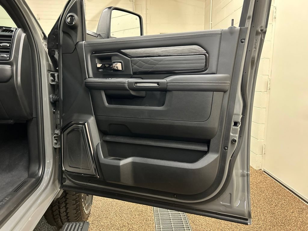 New 2026 RAM 2500 Limited AWD/4WD image 16