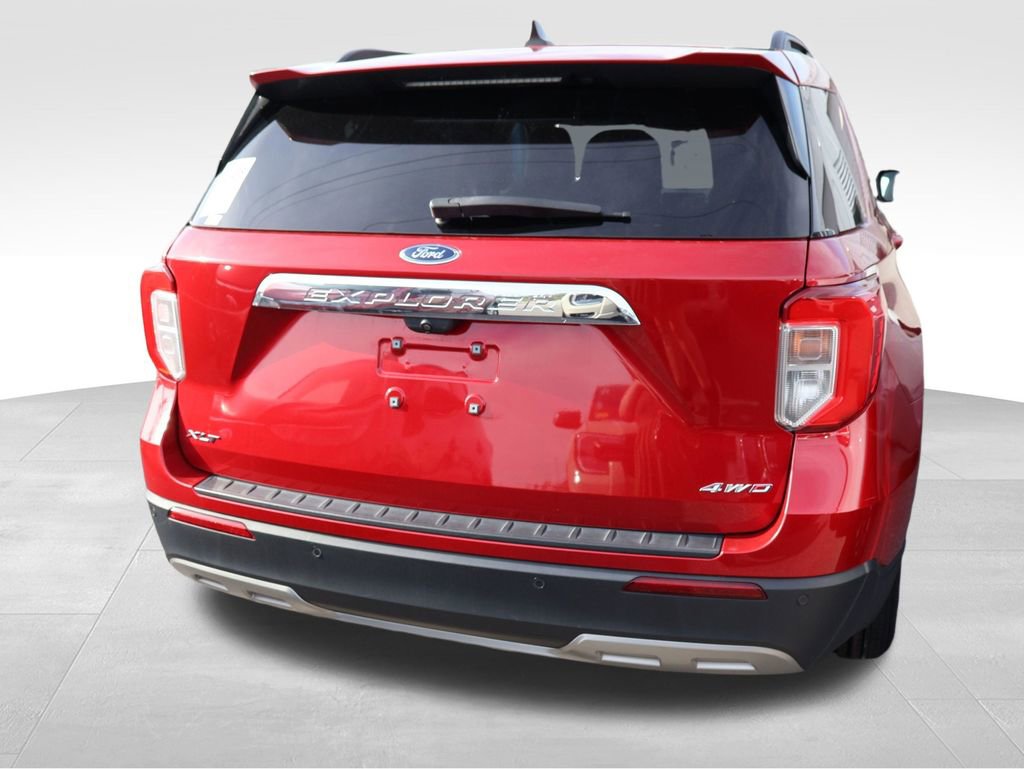 Used 2022 Ford Explorer XLT w/ Equipment Group 202A AWD/4WD image 13