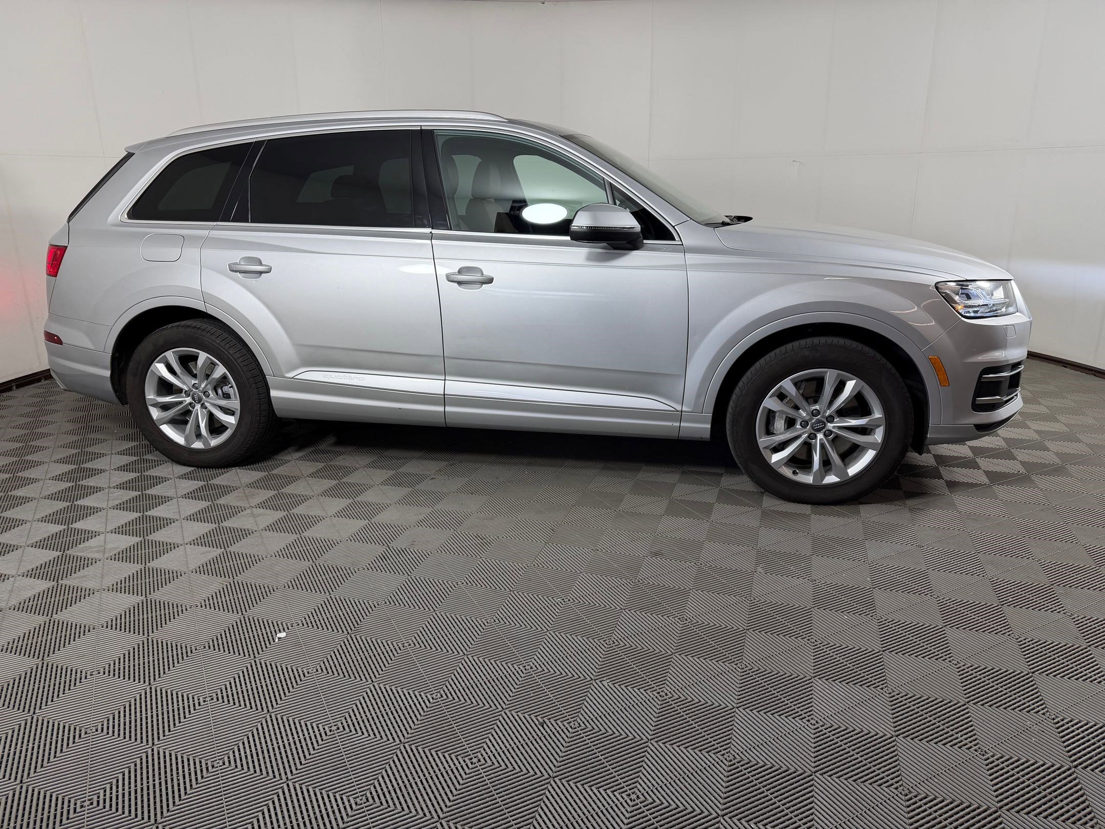 Used 2017 Audi Q7 2.0T Premium Plus w/ Premium Plus Package AWD/4WD image 8