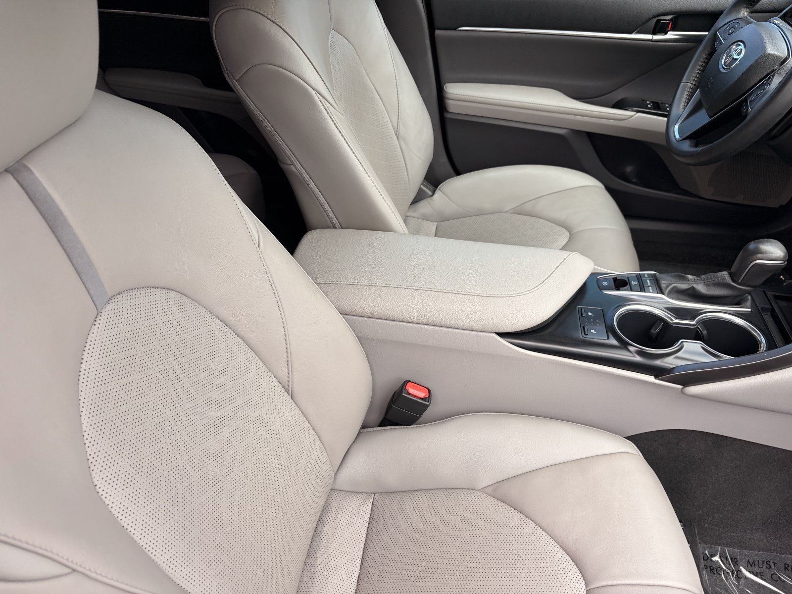 Used 2020 Toyota Camry XSE w/ Carpet Mat Package FWD image 9