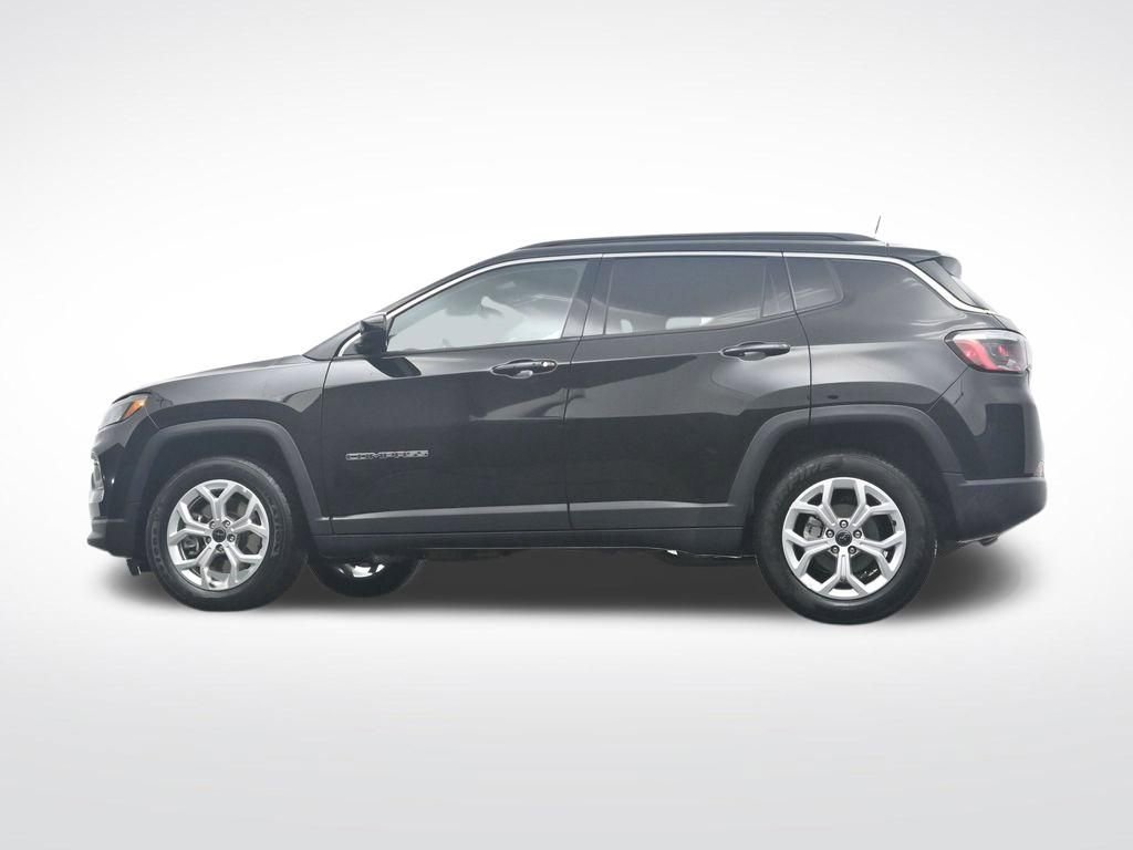Used 2025 Jeep Compass Latitude image 37