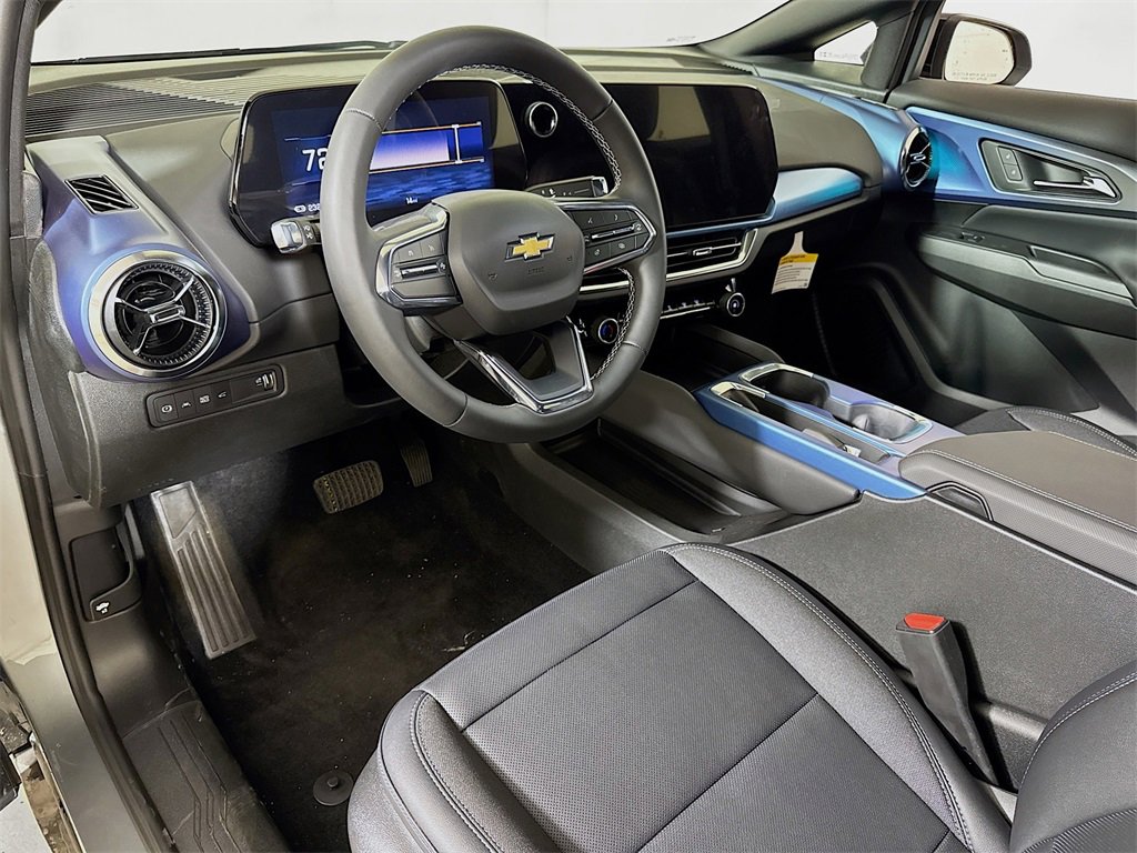 New 2025 Chevrolet Equinox EV LT image 5