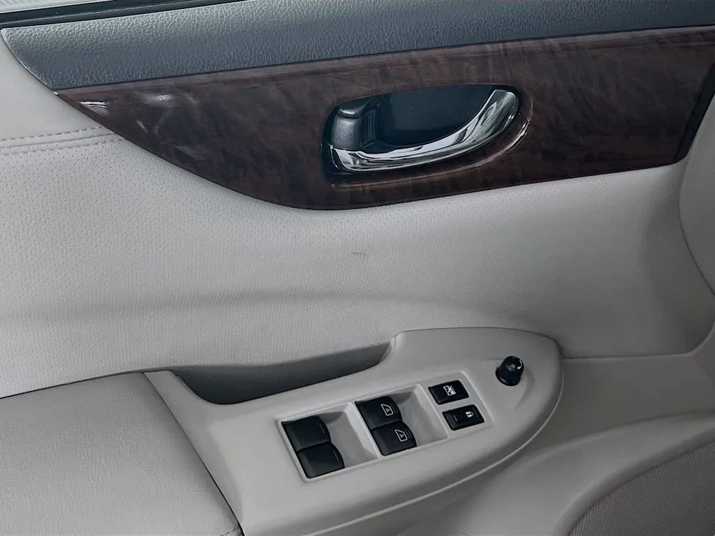 Used 2015 Nissan Quest SL w/ Bose Package FWD image 18