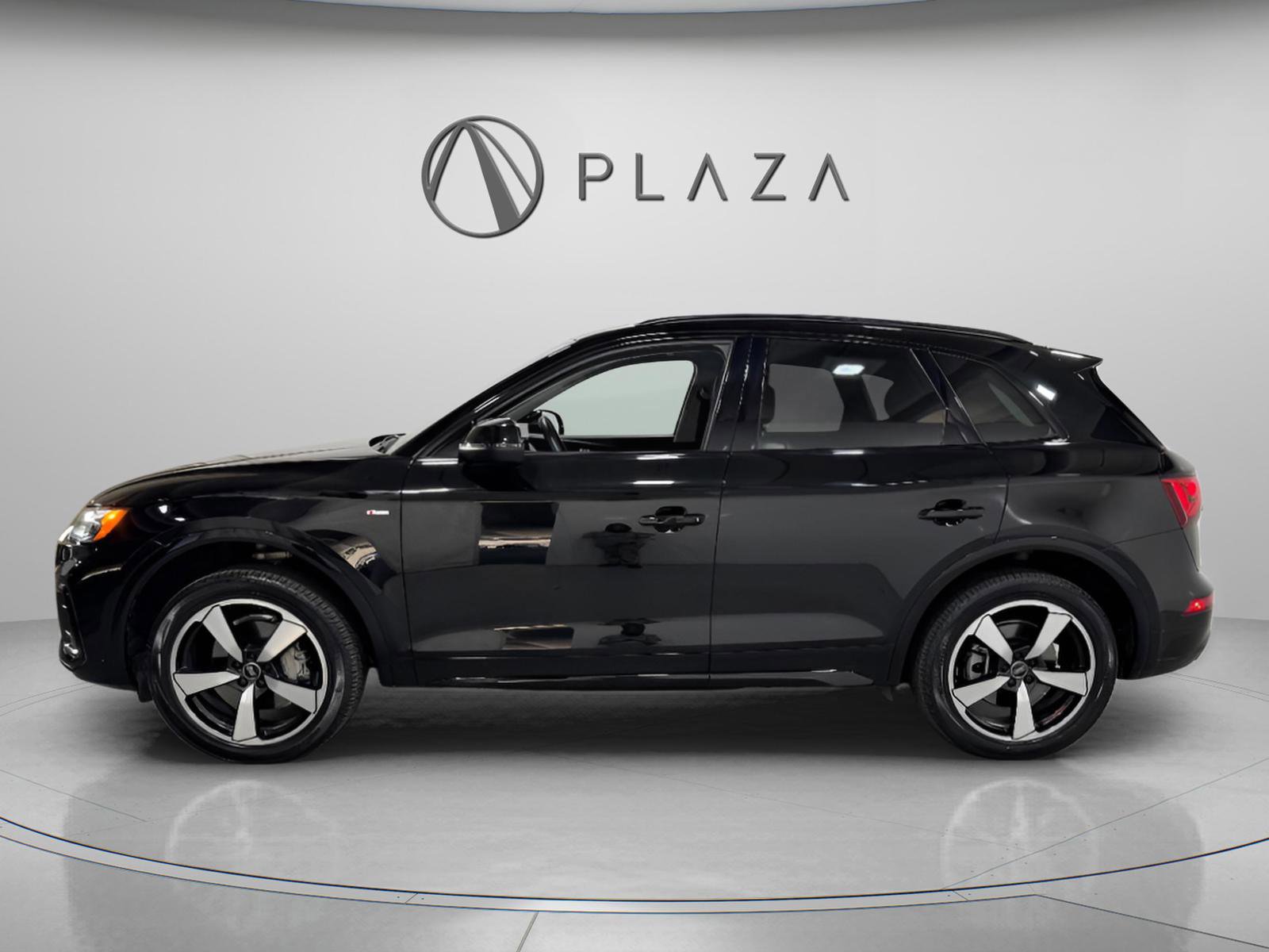 Used 2023 Audi Q5 2.0T Premium Plus w/ Premium Plus Package image 2