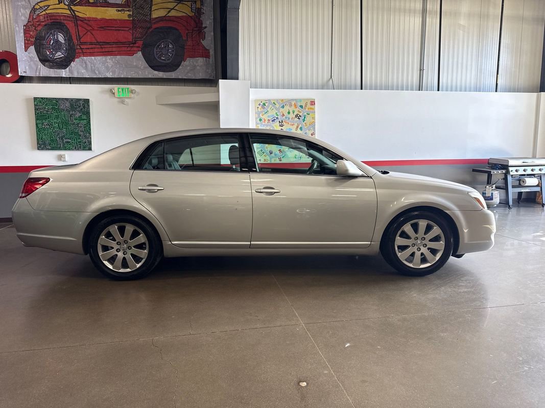 Used 2006 Toyota Avalon XLS image 3