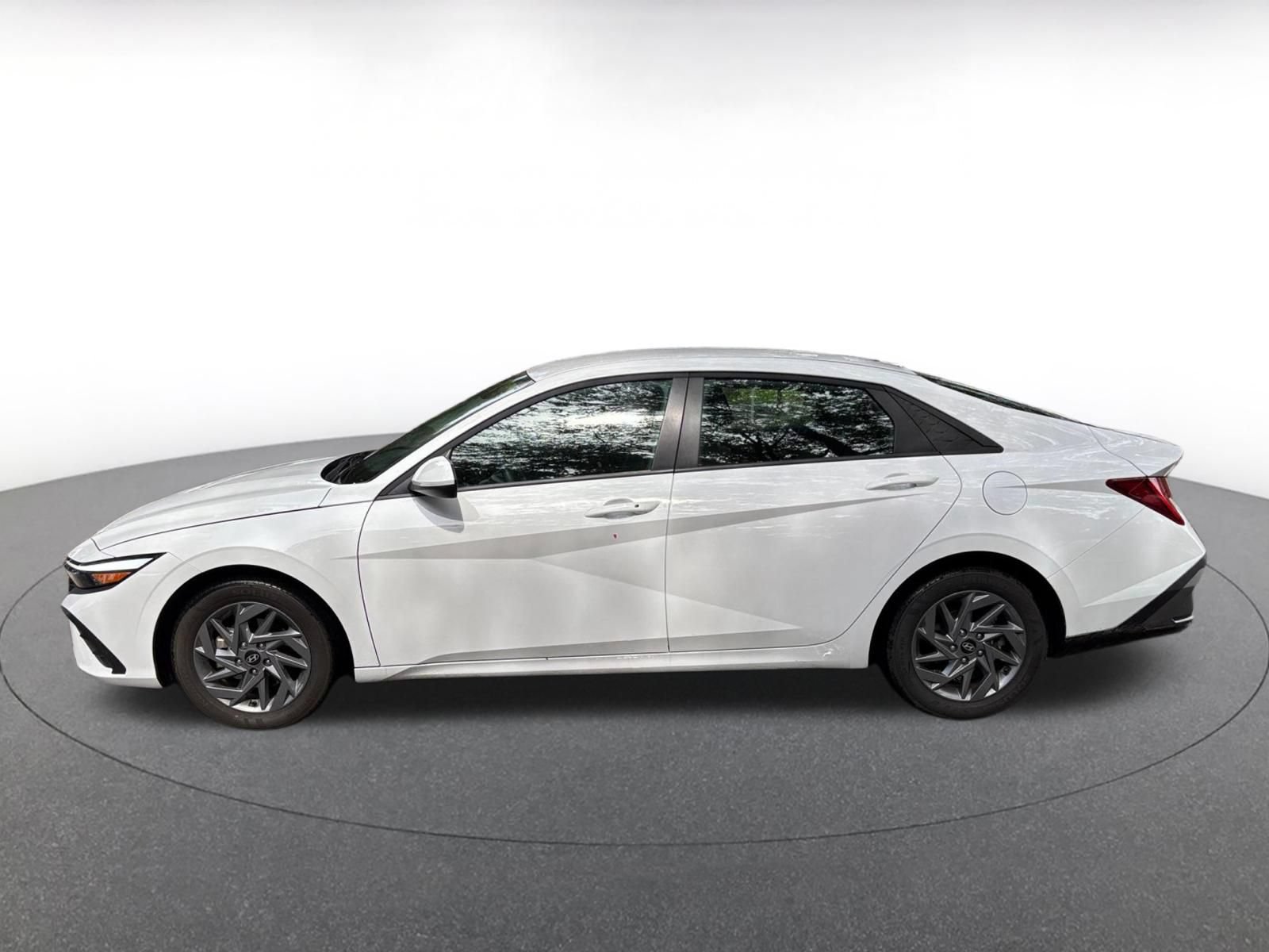 Used 2026 Hyundai Elantra Hybrid FWD image 8