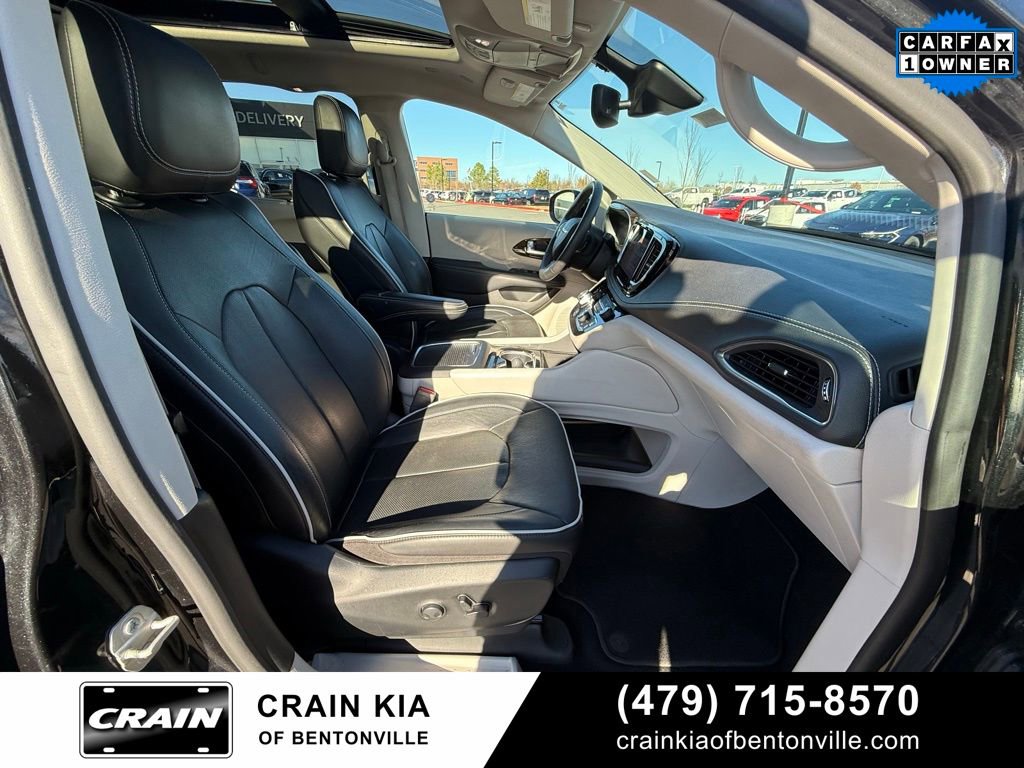 Used 2023 Chrysler Pacifica Limited image 34