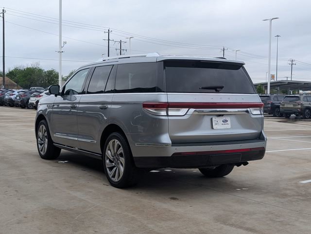 Used 2022 Lincoln Navigator Reserve image 4