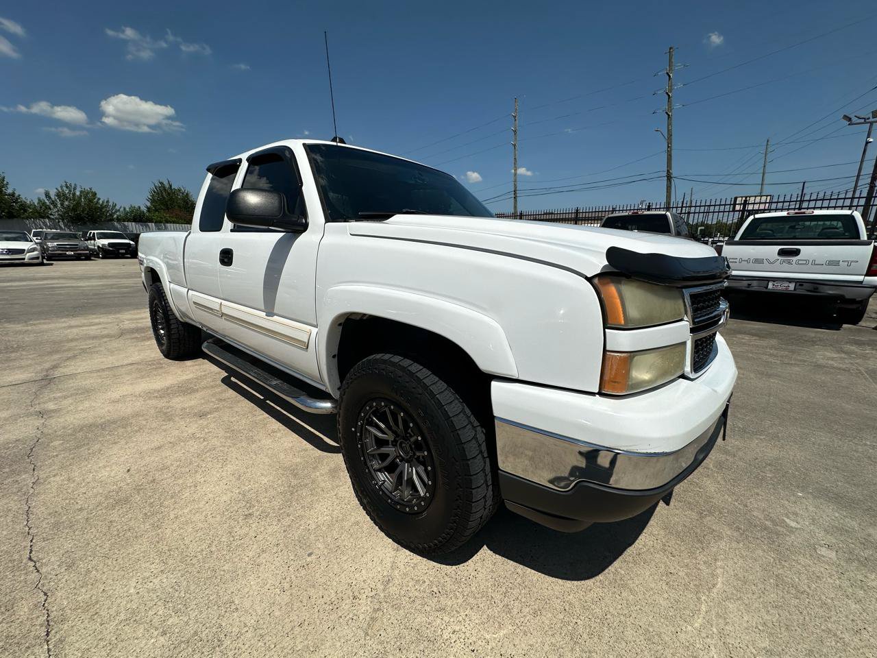 Used 2007 Chevrolet Silverado 1500 LT w/ Extended Cab Value Package AWD/4WD image 7