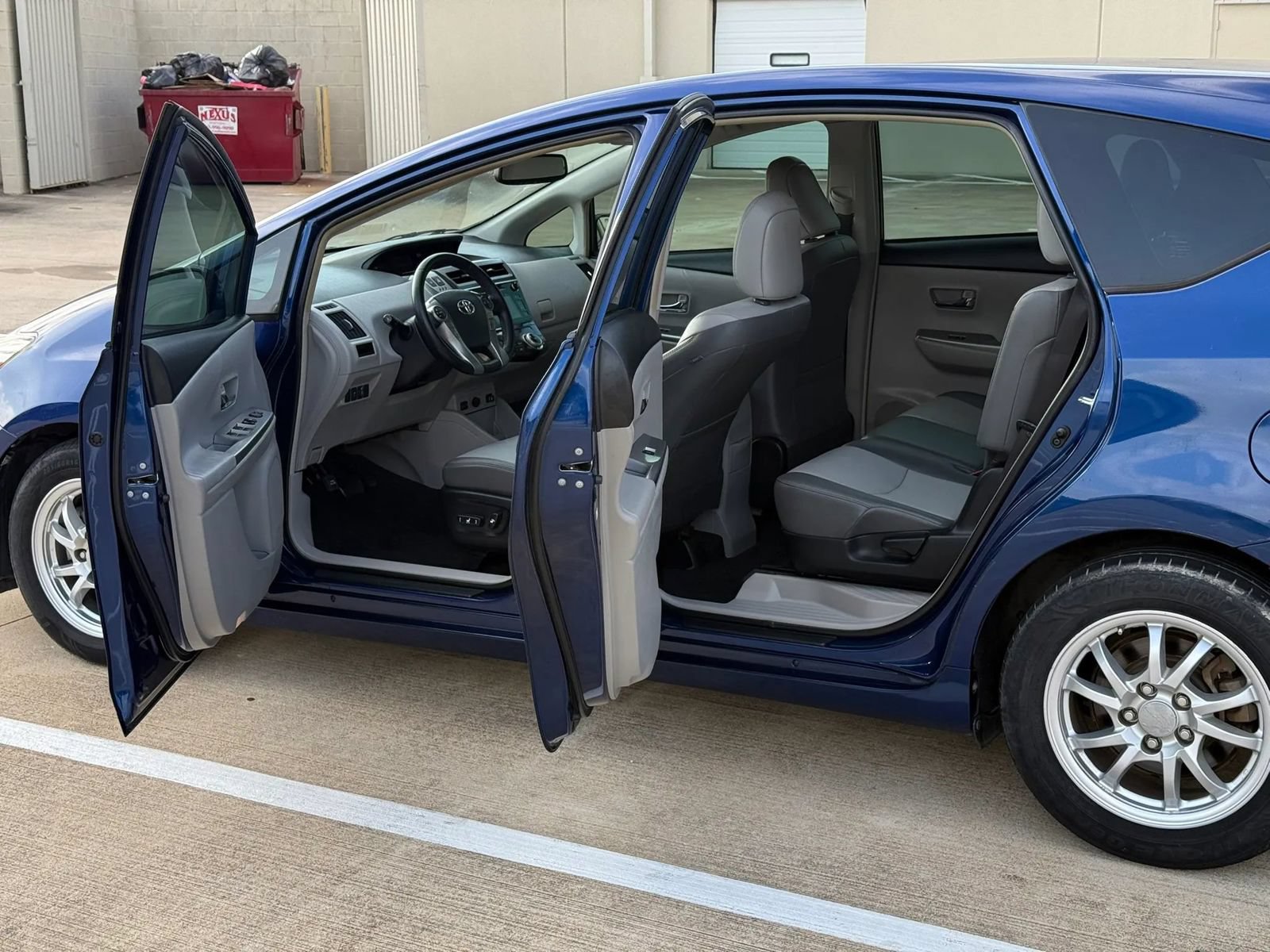 Used 2016 Toyota Prius V Four FWD image 9
