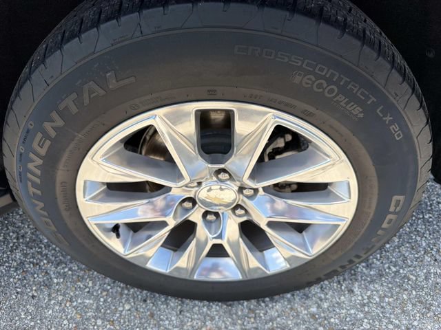 Used 2023 Chevrolet Suburban Premier RWD image 34