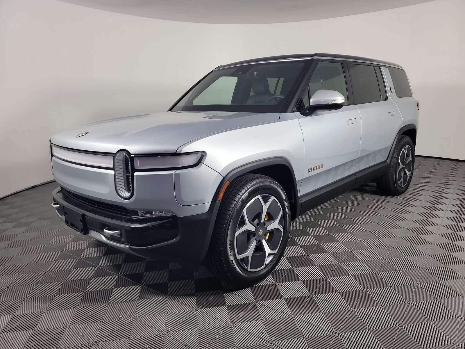 Used 2024 Rivian R1S Adventure