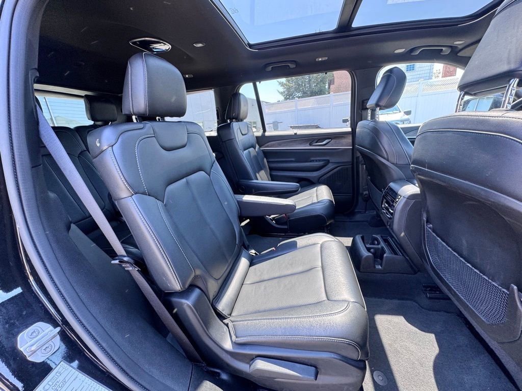 Used 2024 Jeep Grand Cherokee L Limited w/ Luxury Tech Group II AWD/4WD image 21