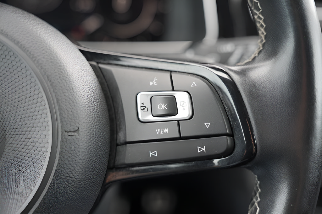 Used 2019 Volkswagen Golf R 4-Door AWD/4WD image 29