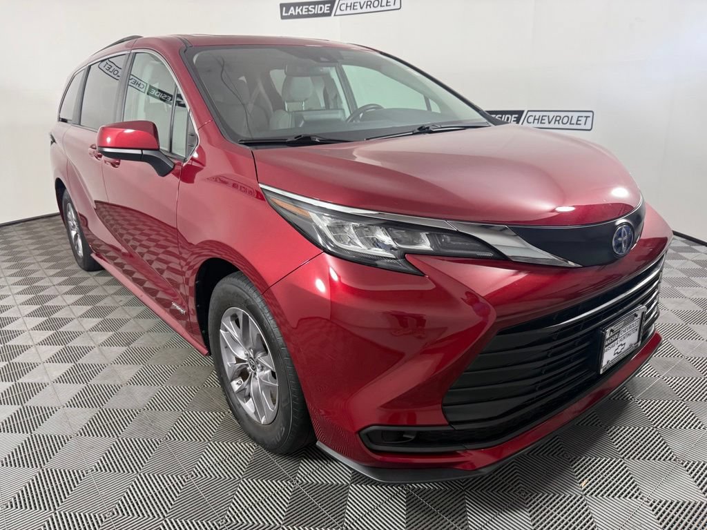 Used 2021 Toyota Sienna LE w/ LE Plus Package FWD image 8