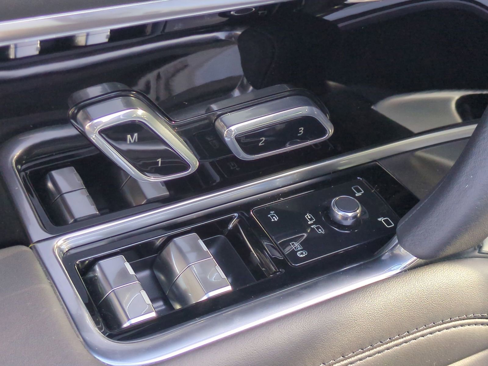 Used 2024 Land Rover Range Rover SE image 12