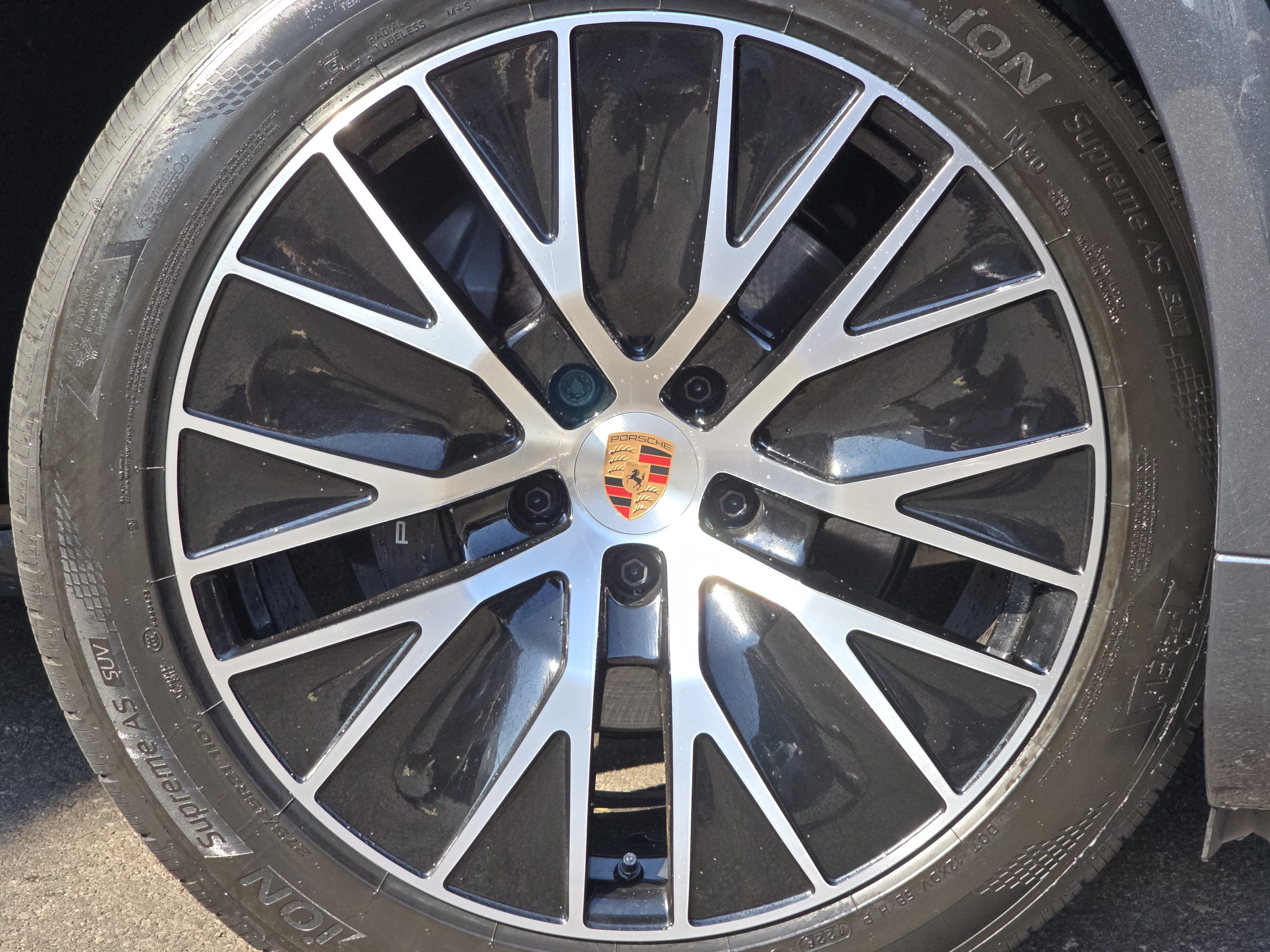 Certified 2026 Porsche Cayenne Electric AWD/4WD image 19