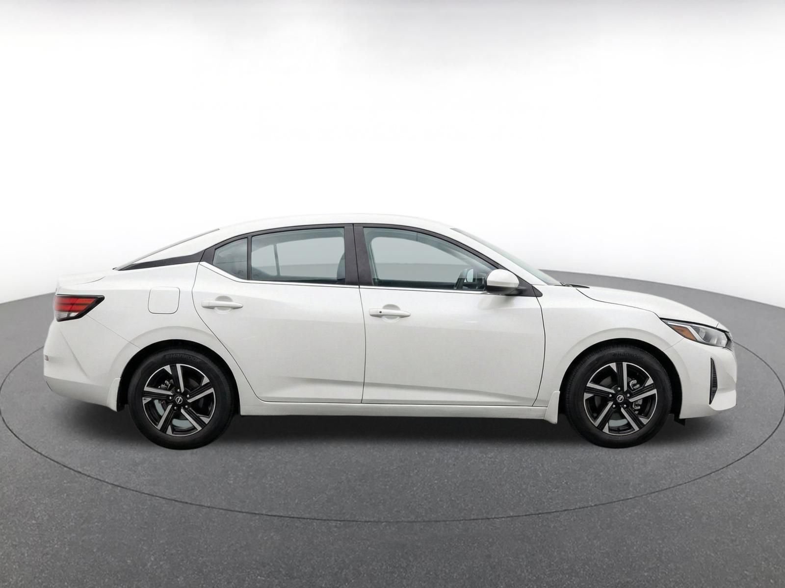 Used 2025 Nissan Sentra SV FWD image 10