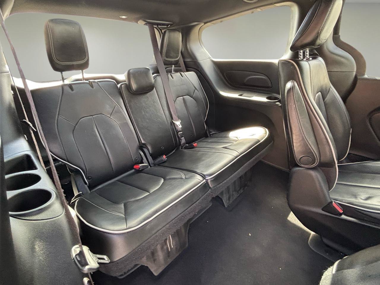 Used 2019 Chrysler Pacifica Limited w/ Advanced Safetytec Group FWD image 19