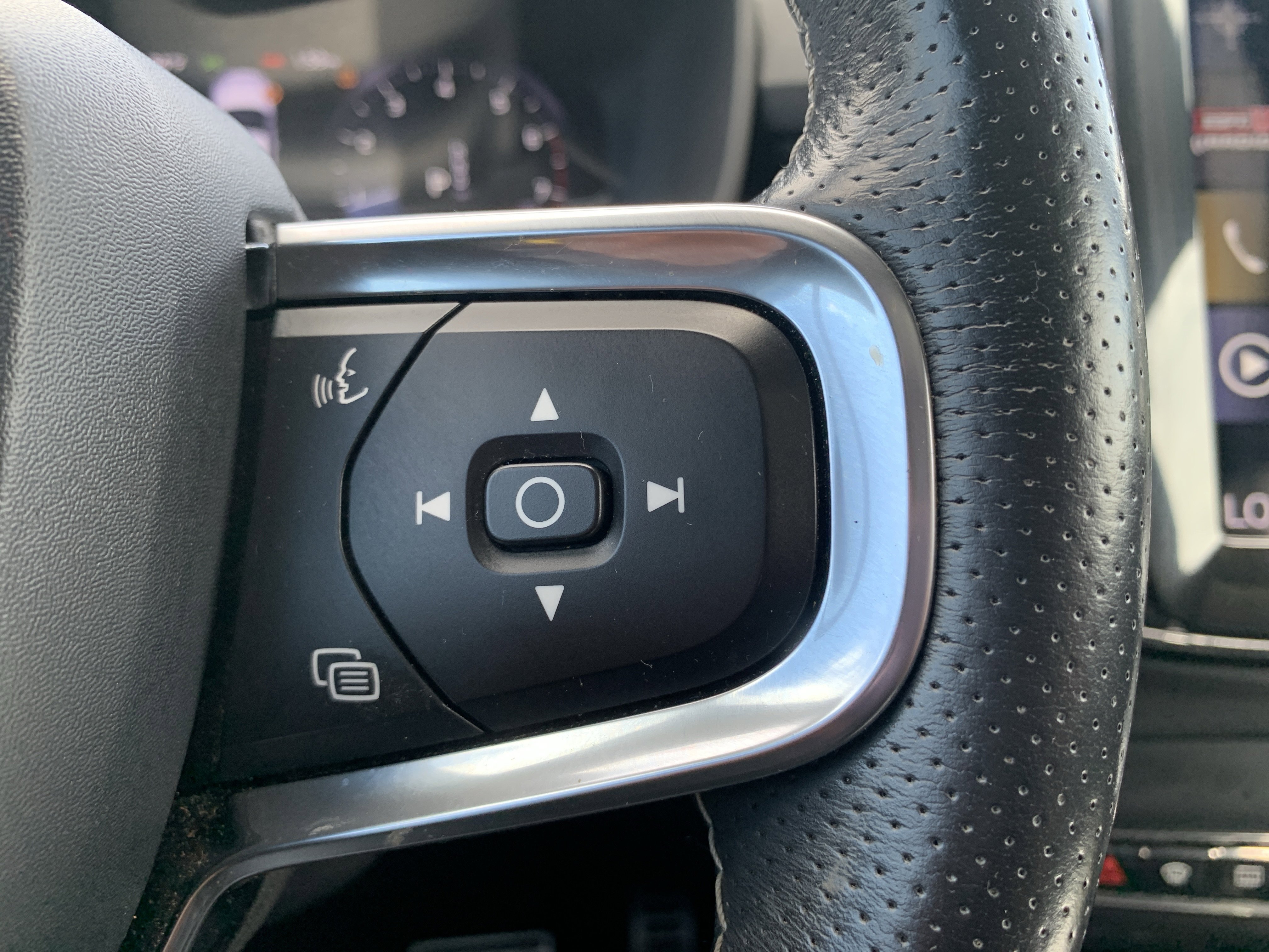 Used 2019 Volvo XC40 T5 R-Design AWD/4WD image 22