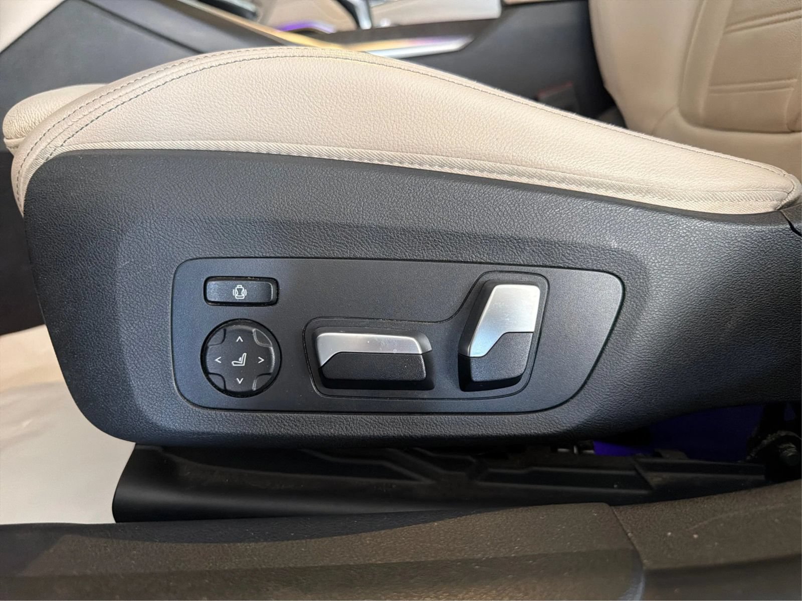 Used 2019 BMW 330i Sedan w/ M Sport Package RWD image 19