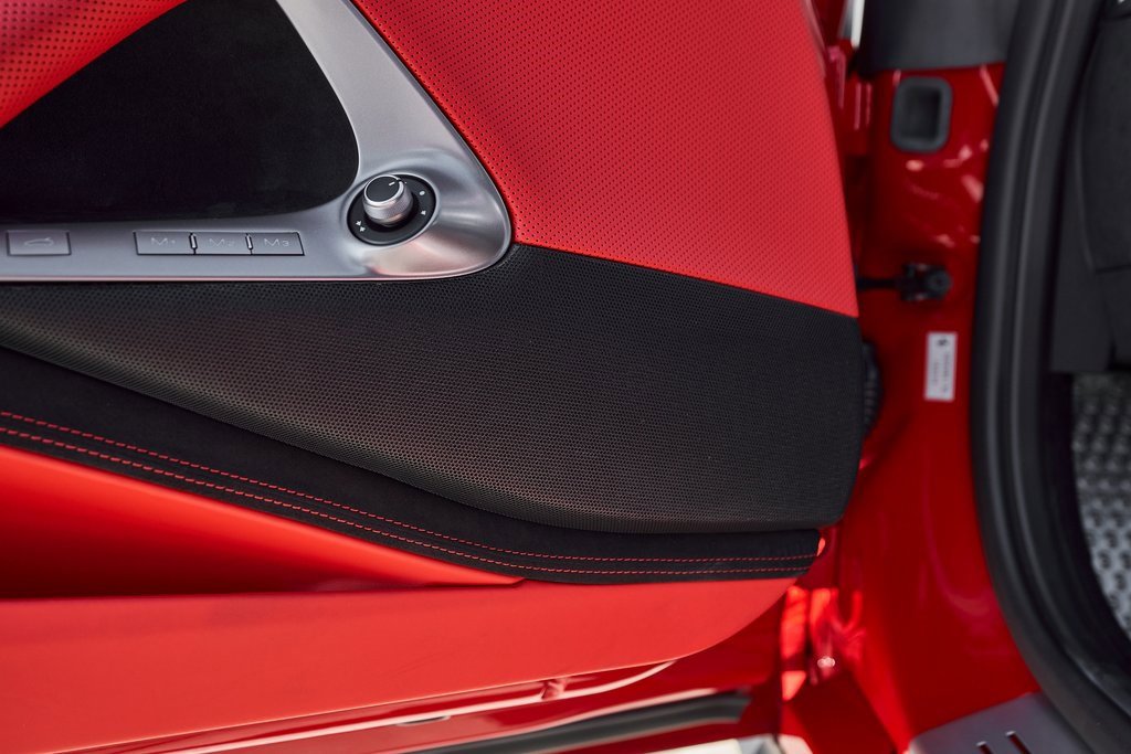 Used 2018 Ferrari 812 Superfast image 38