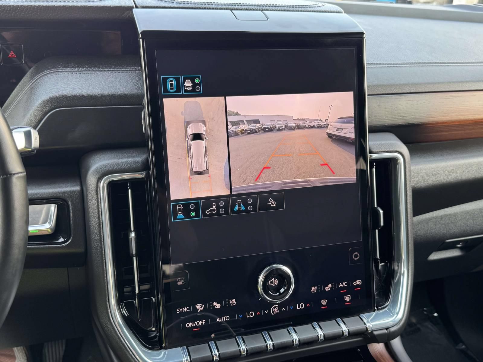 Used 2025 GMC Yukon Denali AWD/4WD image 10
