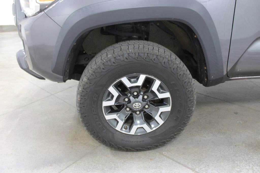 Used 2020 Toyota Tacoma TRD Off-Road w/ TRD Premium Off Road Package AWD/4WD image 36