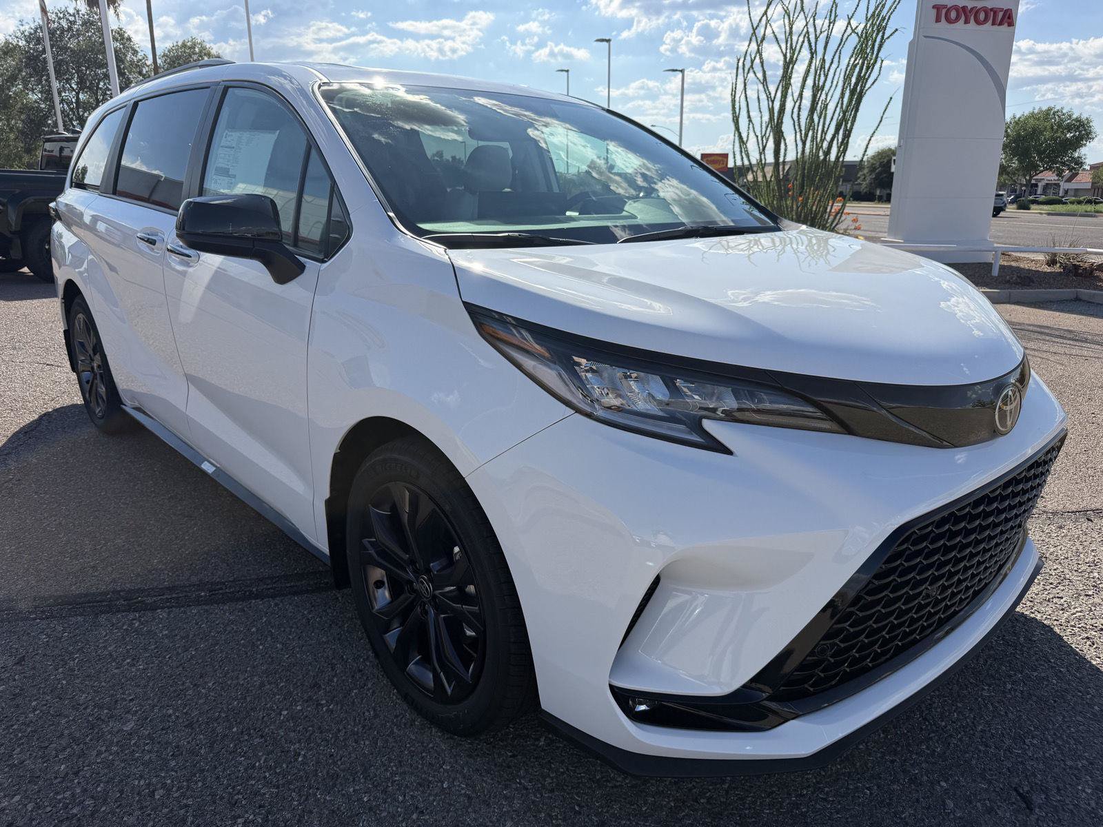New 2026 Toyota Sienna XSE FWD image 7