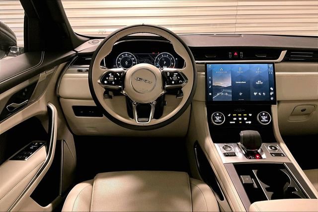 Certified 2025 Jaguar F-PACE R-Dynamic S image 4