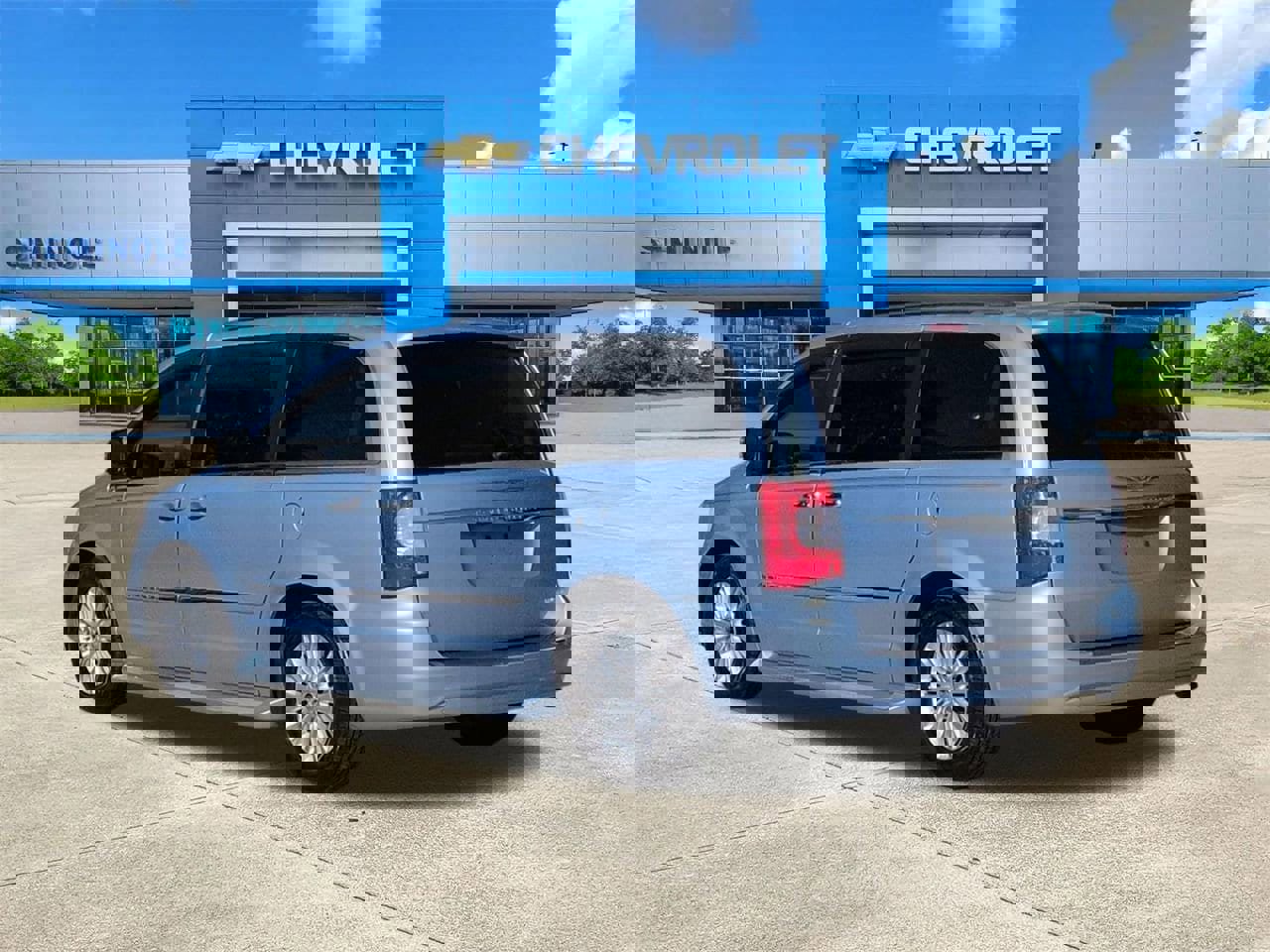 Used 2012 Chrysler Town & Country Limited image 3