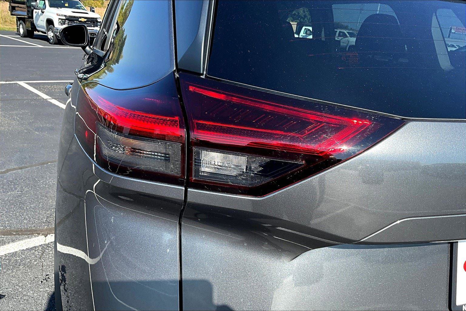 Used 2022 Nissan Rogue SV image 30