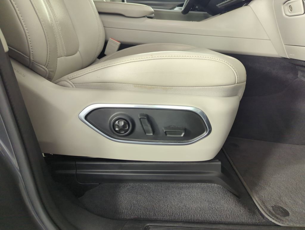 Used 2024 Jeep Wagoneer L Series II image 39