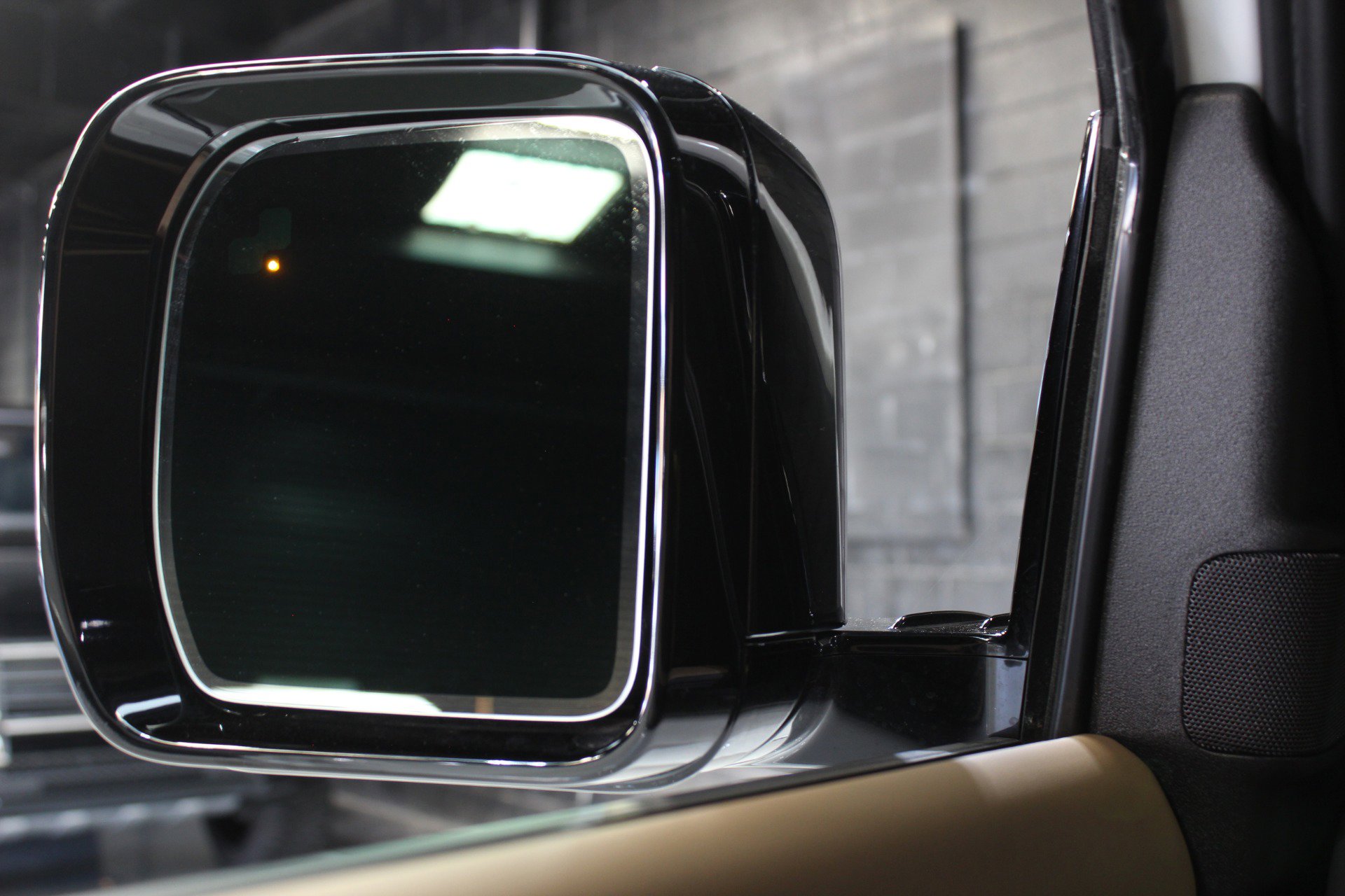 Used 2025 Land Rover Defender 110 X-Dynamic SE image 20