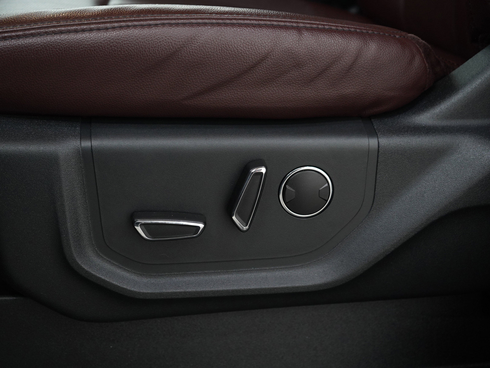 Used 2023 Ford Expedition Max Limited image 32