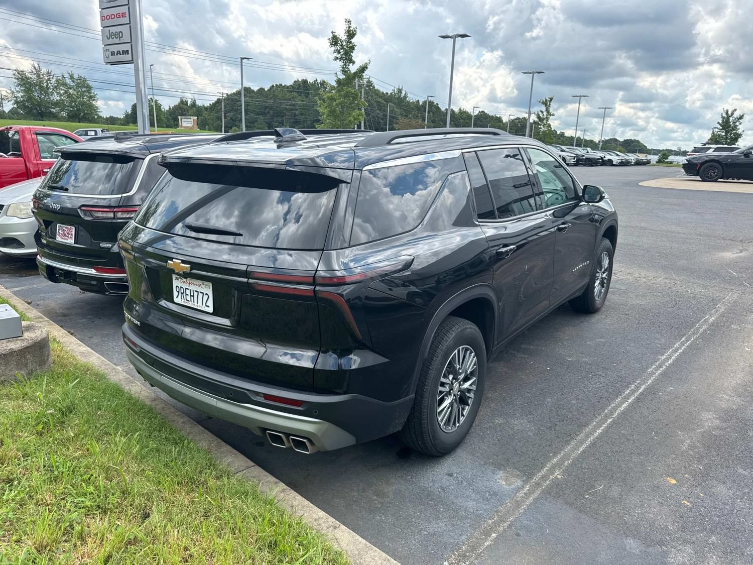 Used 2025 Chevrolet Traverse LT FWD image 5