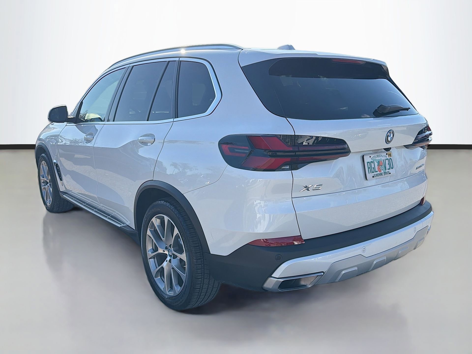 Certified 2025 BMW X5 xDrive50e image 5