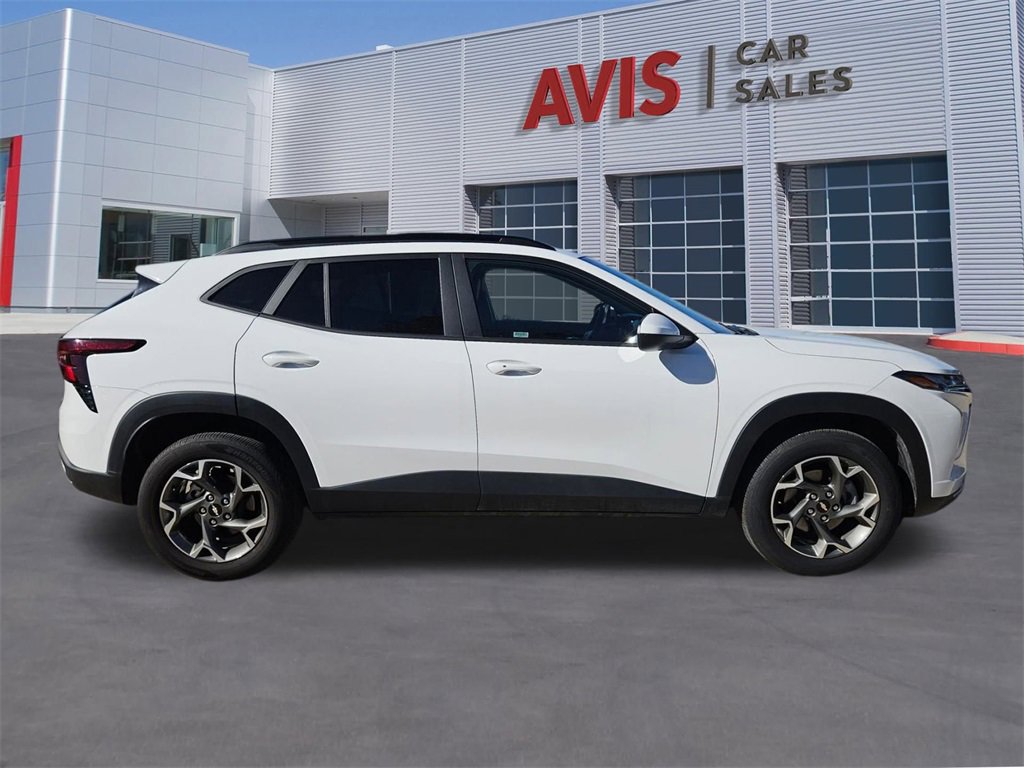 Used 2025 Chevrolet Trax LT w/ LT Convenience Package image 7