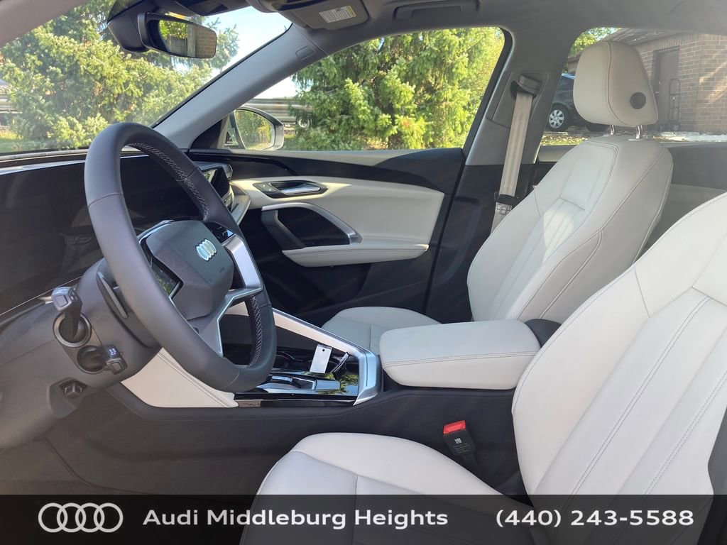 Used 2025 Audi Q5 Premium w/ Convenience Package image 10