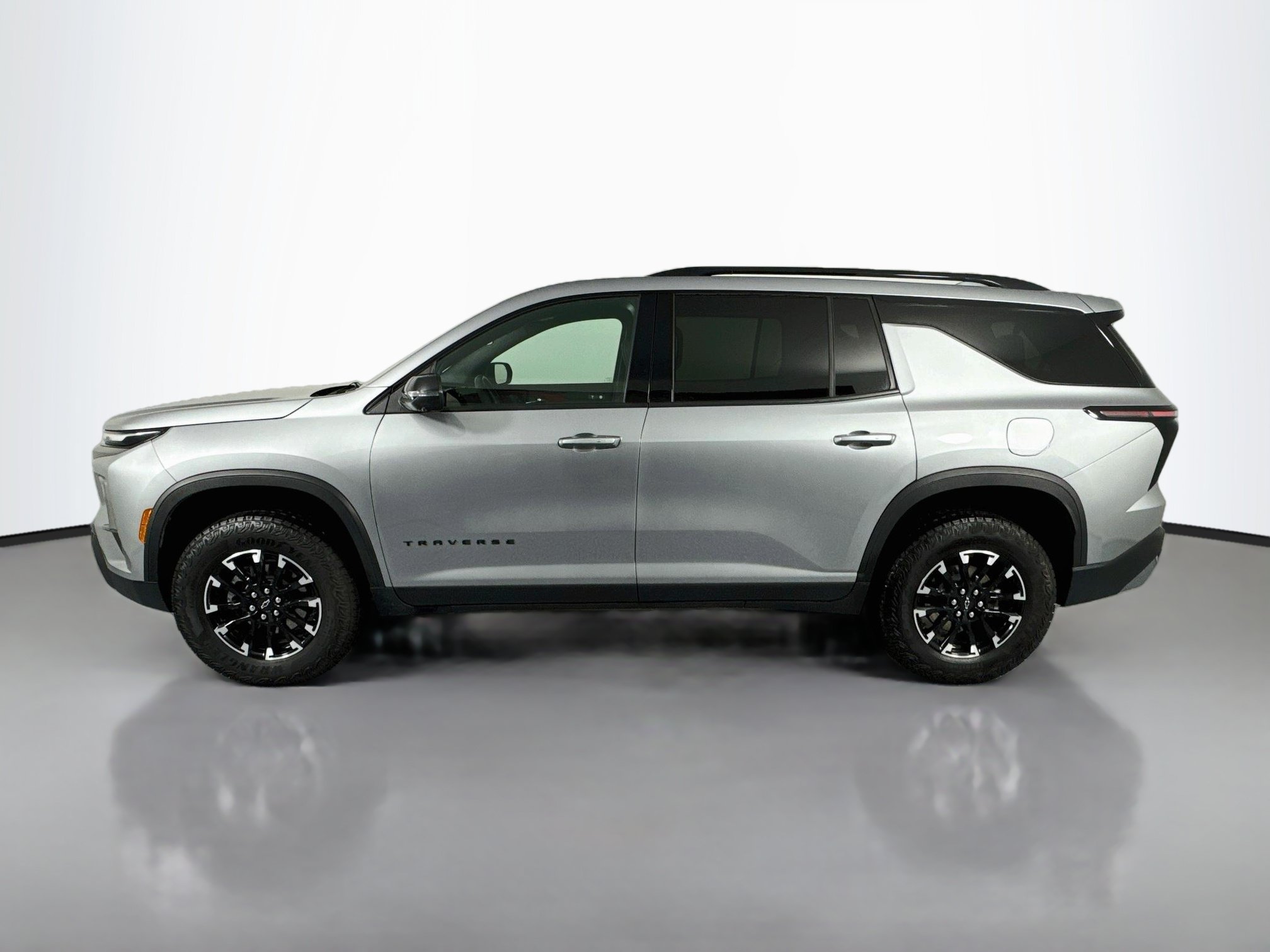 Used 2025 Chevrolet Traverse Z71 w/ Driver Confidence Package AWD/4WD image 8