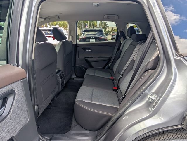 Used 2022 Nissan Rogue SV image 9