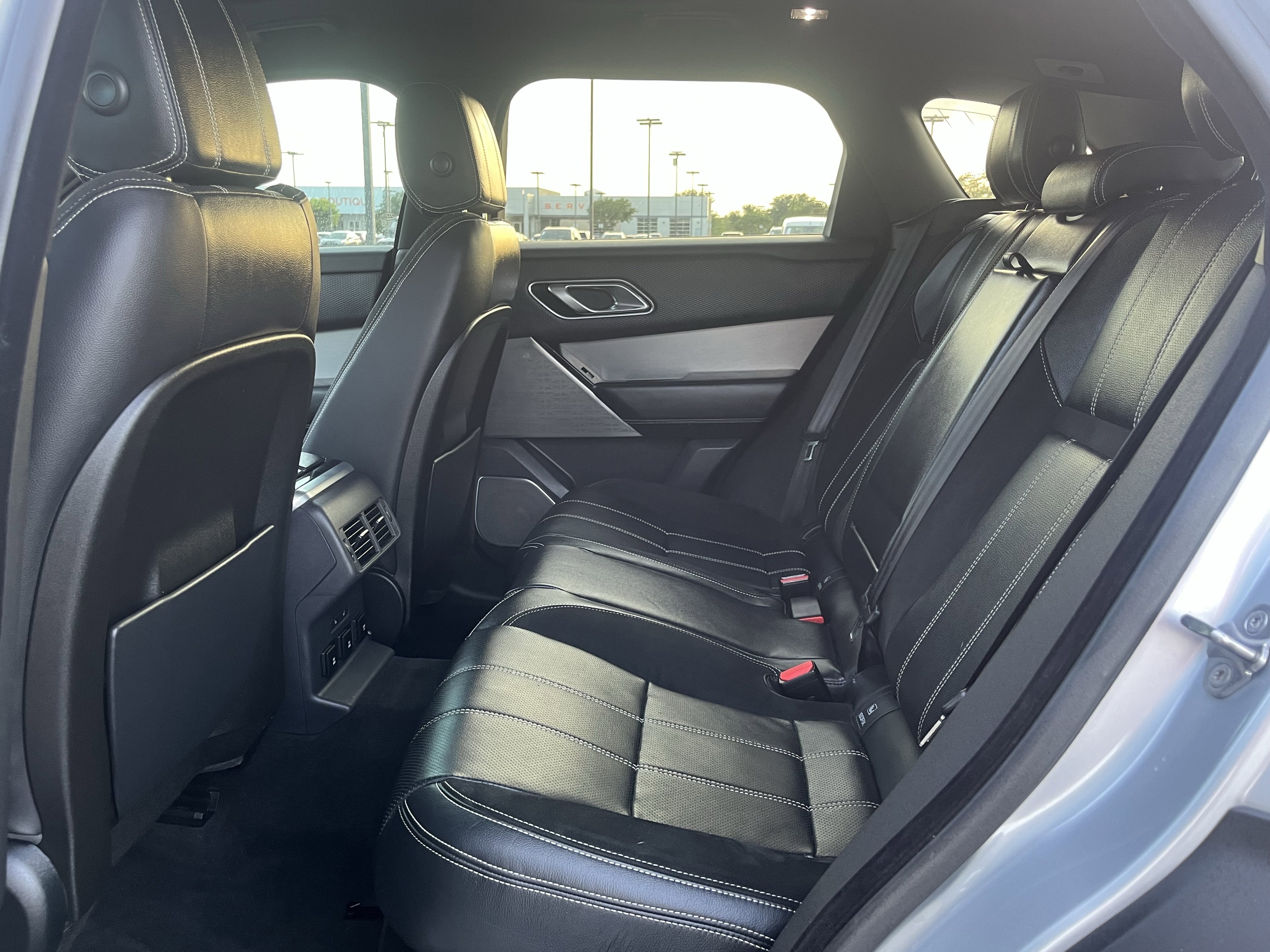 Used 2018 Land Rover Range Rover Velar R-Dynamic SE AWD/4WD image 30